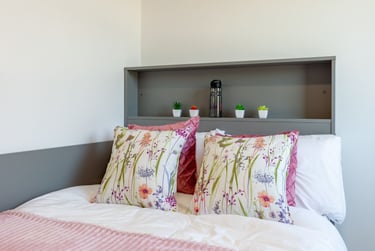 Premium En Suite at Oldway Centre, 39 High Street, City Centre, Swansea, SA11LA - Image 2